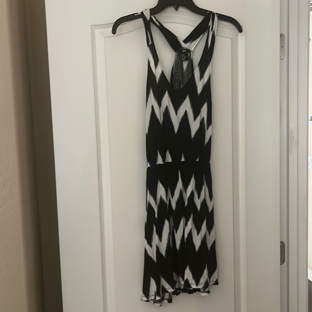 Cute H&M sleeveless dress black & white XS barely worn